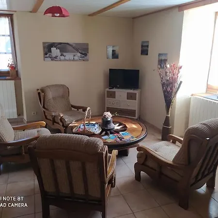 Prázdninový dům A 15 Mn De Rodez, Agreable Maison De Campagne, Moyrazes