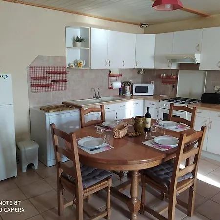 A 15 Mn De Rodez, Agreable Maison De Campagne, Moyrazes